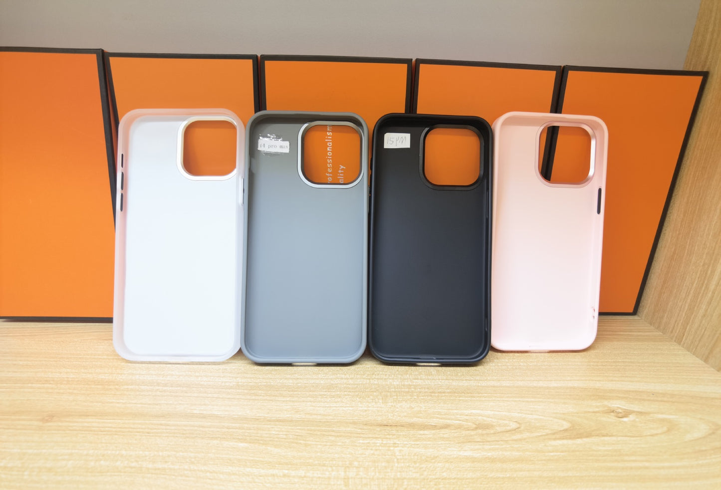 Personalisierte Handyhülle mit Display und NFC-Funktion für iPhone 16 Modelle