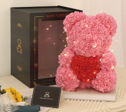 Teddybär aus Kunstrosen