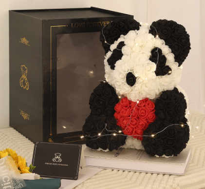 Teddybär aus Kunstrosen