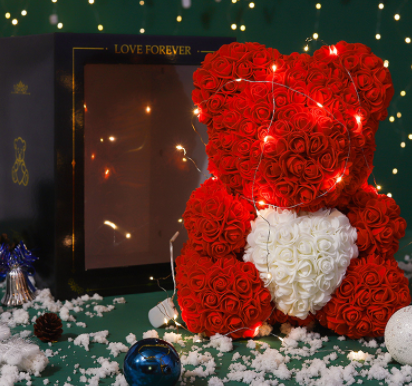 Teddybär aus Kunstrosen