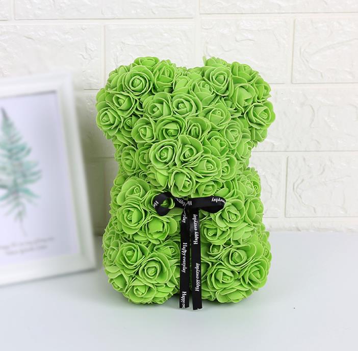 Teddybär aus Kunstrosen