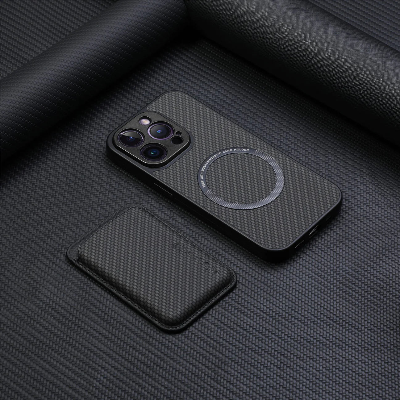Carbon Hülle mit MagSafe Wallet für iPhone 15 Modelle